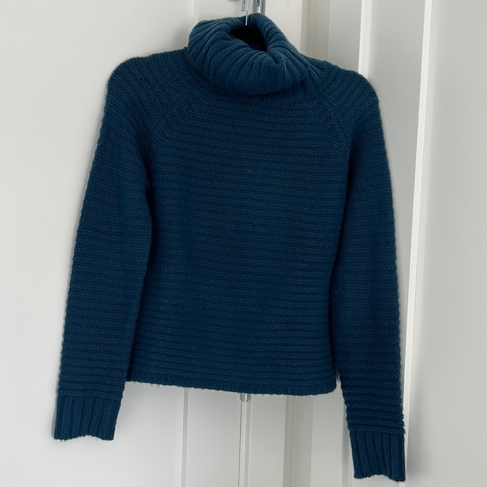 360Cashmere sweater. Slouchy turtleneck. Cropped fit. Size S